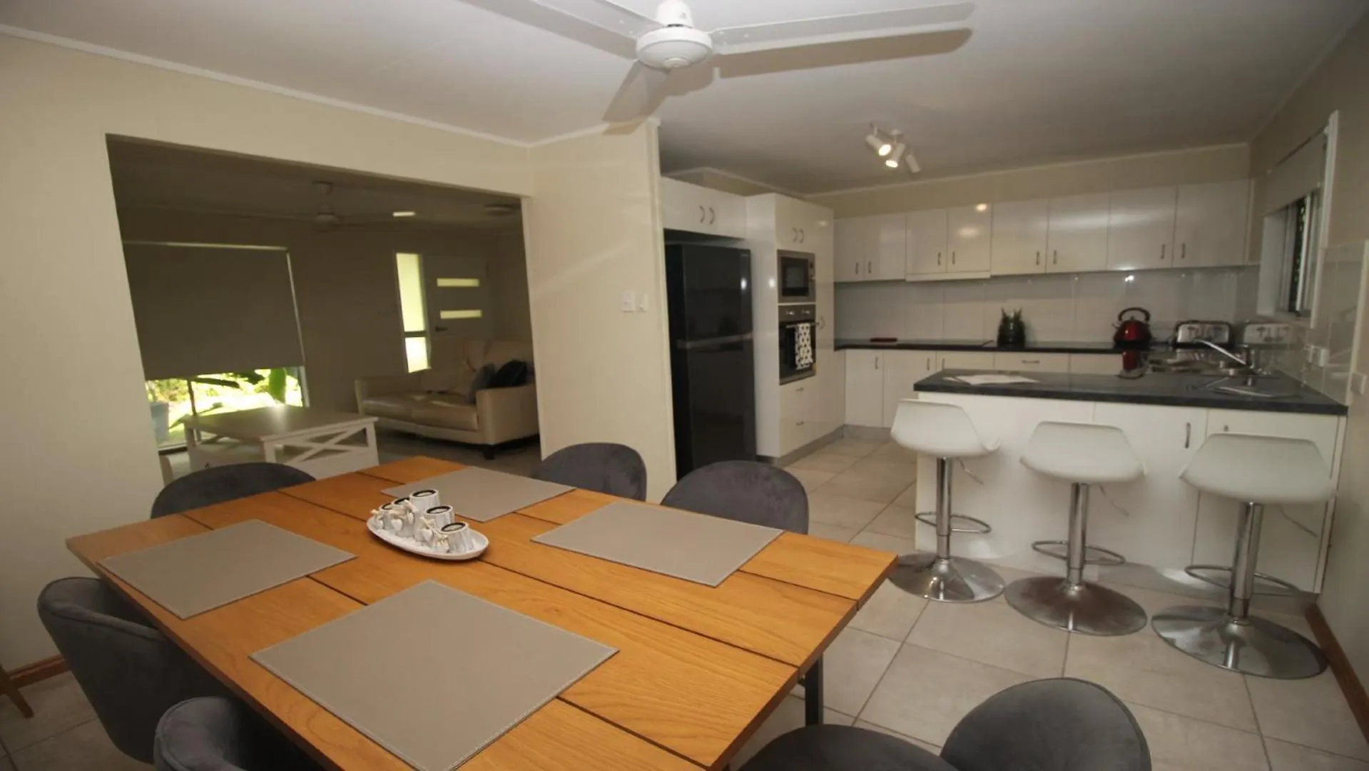 Curlew Cottage, Nelly Bay 0*,  Australia