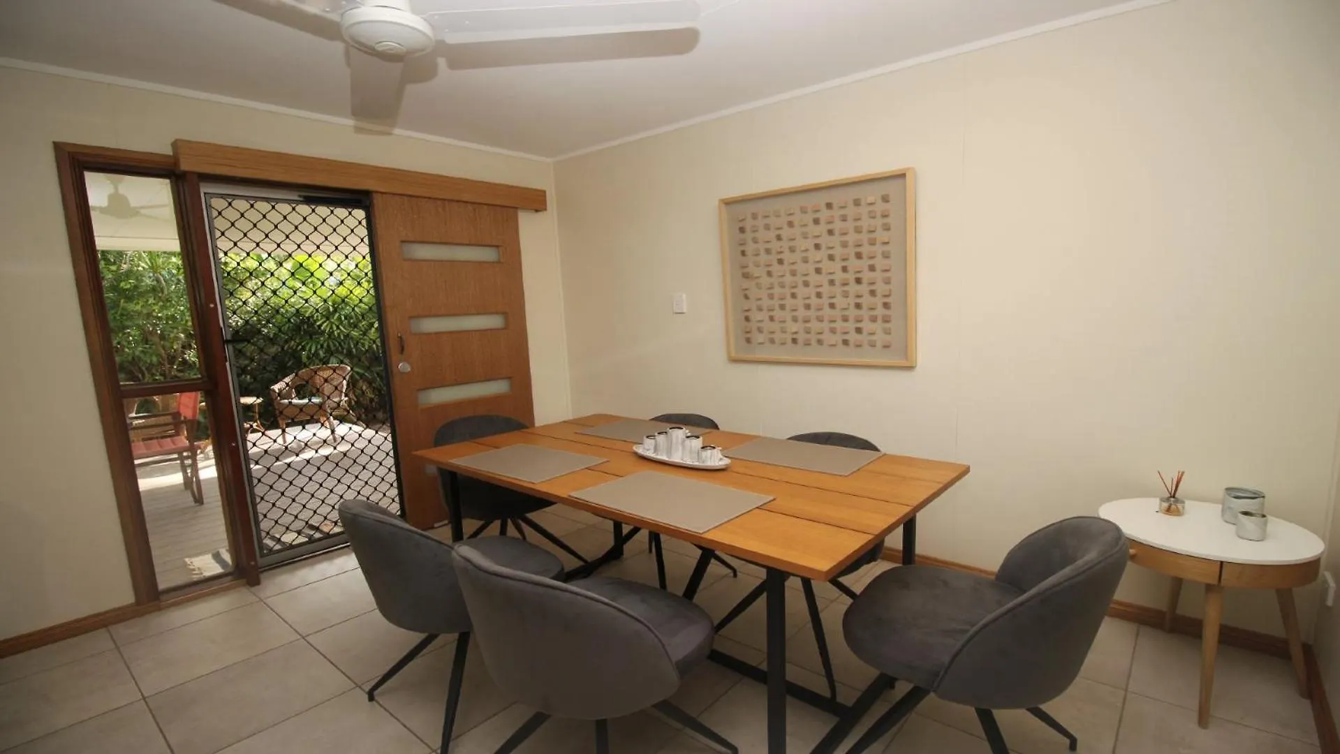 Curlew Cottage, Nelly Bay Australia