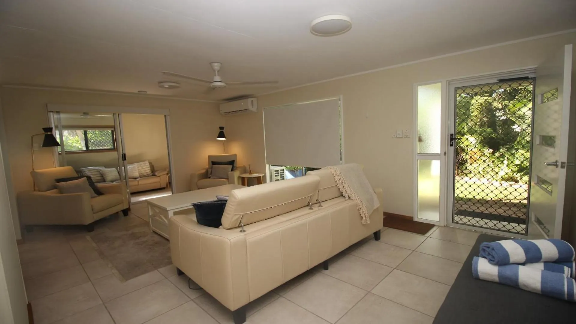 Curlew Cottage, Nelly Bay Holiday home