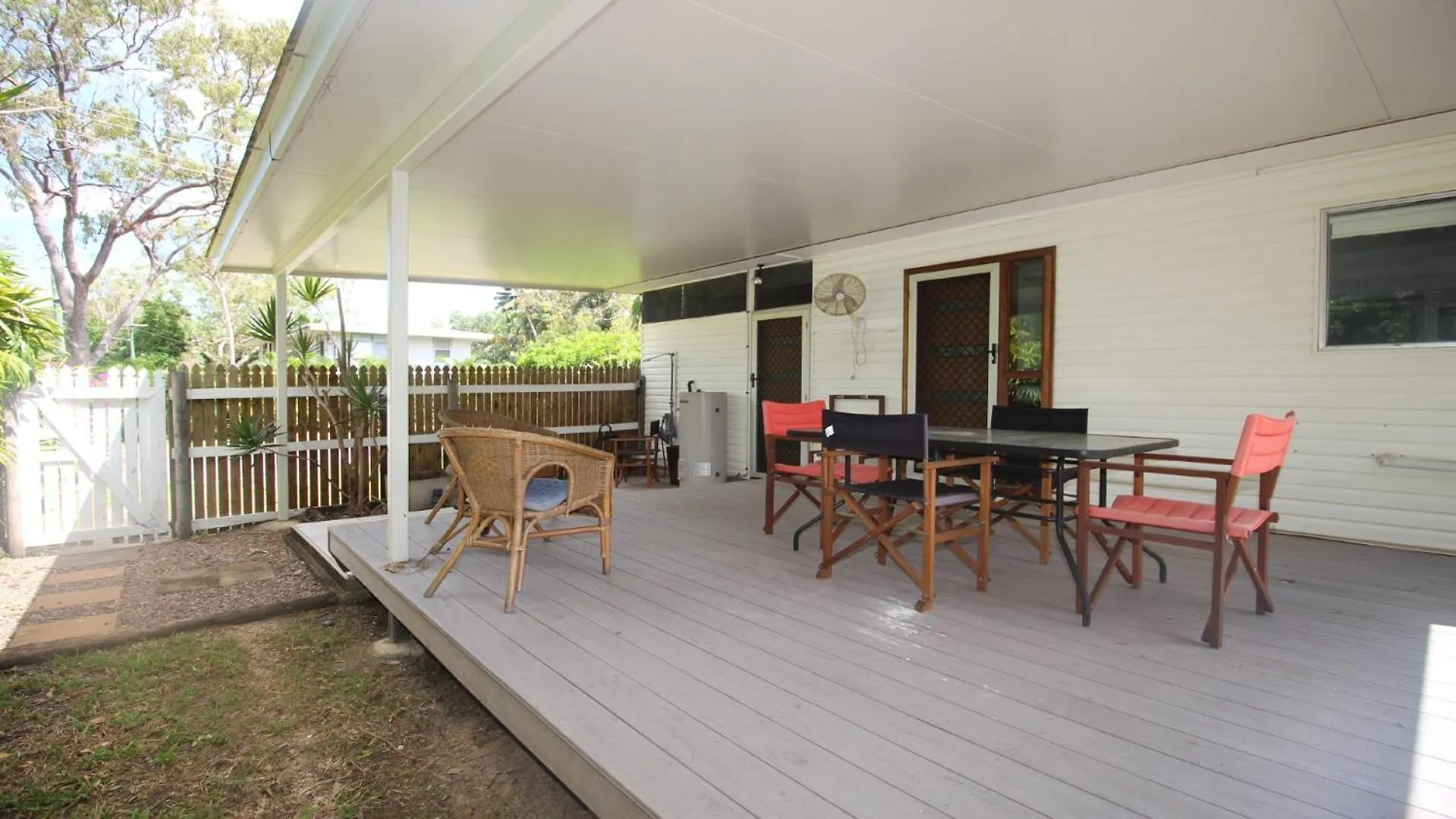 Curlew Cottage, Nelly Bay Holiday home